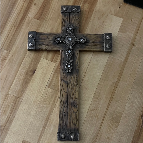 Rustic Western Faux Wood Grain Silver Scroll Crystal Wall Cross - Picture 1 of 2